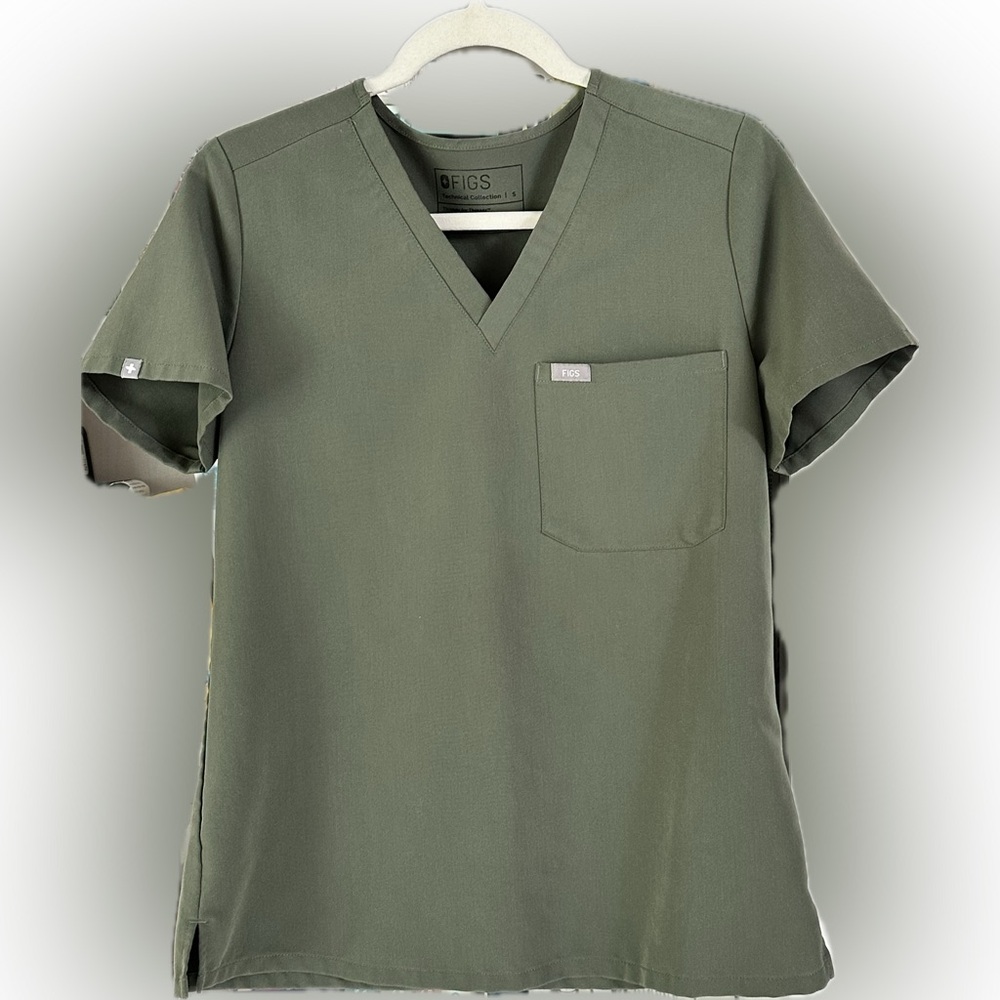 Figs Scrubs set SMALL in Moss. Catarina top and Yola pants!
